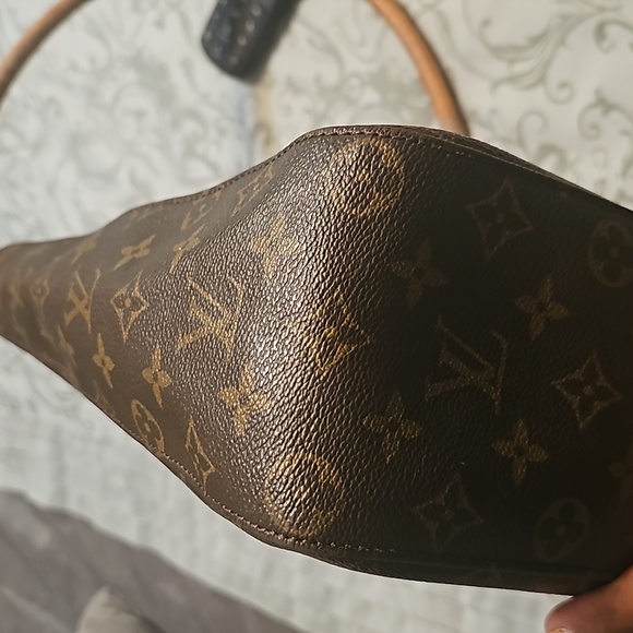 LOUIS VUITTON Monogram Canvas Looping GM - Picture 9 of 13